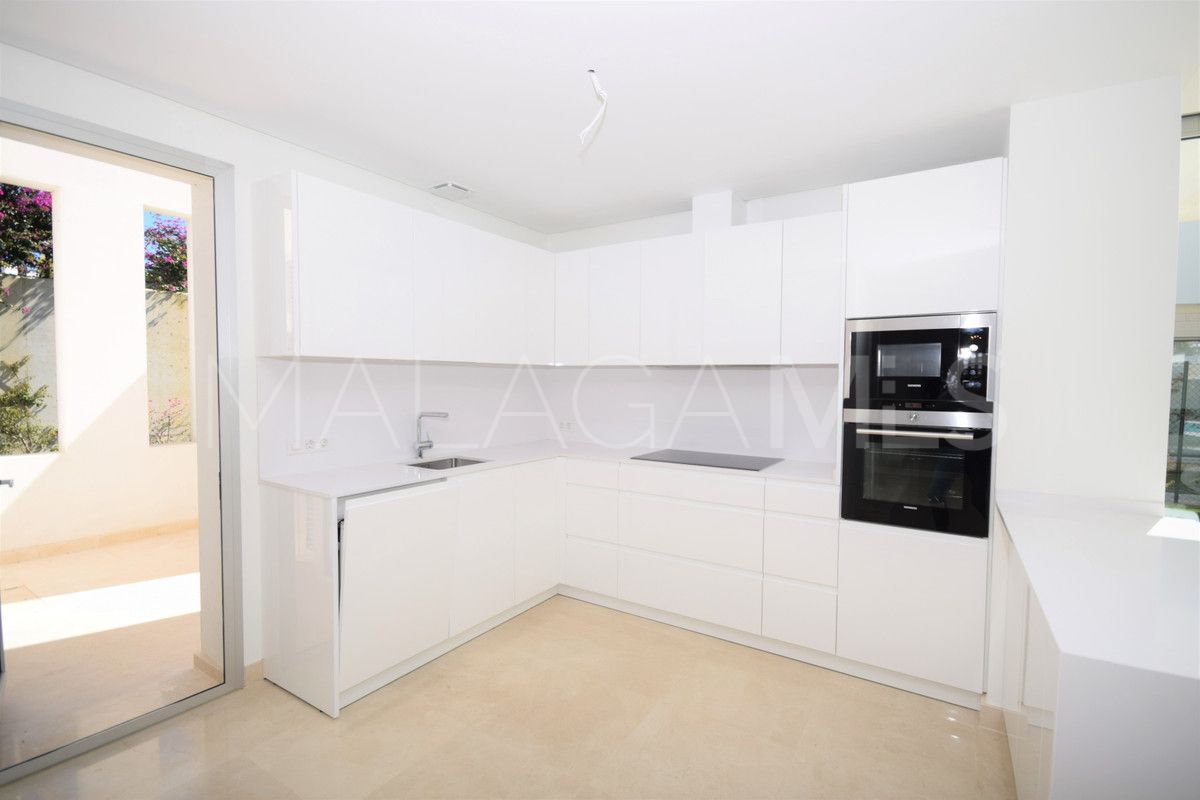 Buy villa de 5 bedrooms in Marbella Ciudad