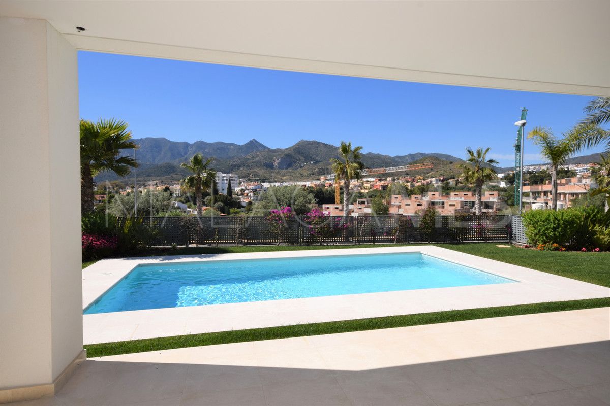 Buy villa de 5 bedrooms in Marbella Ciudad