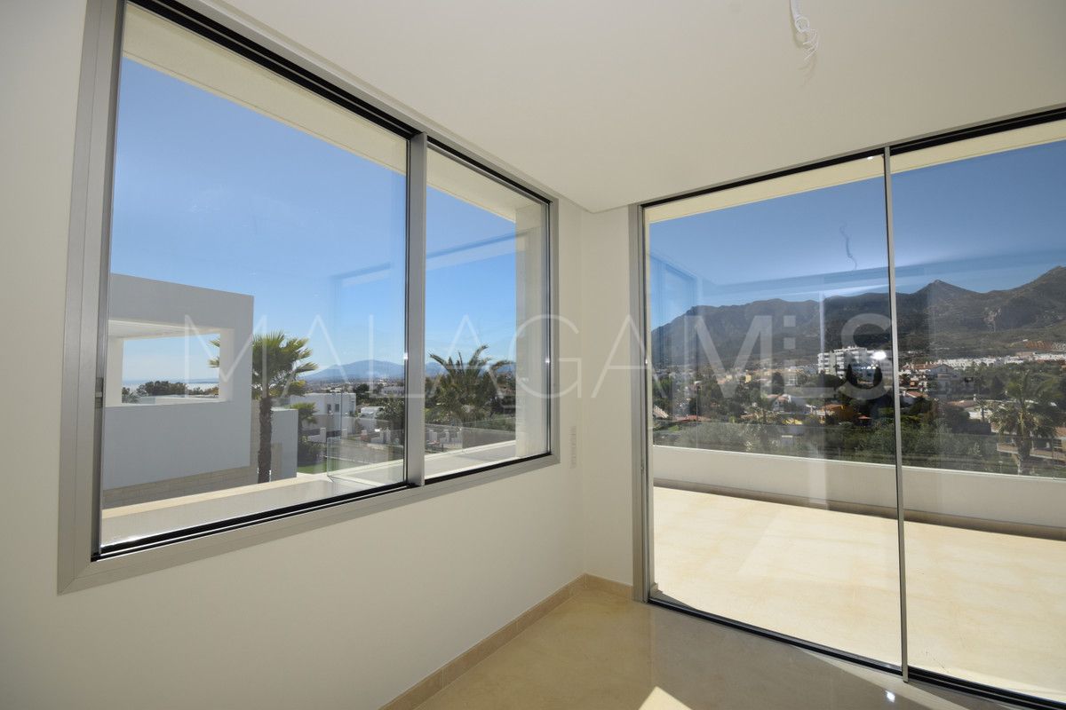 Buy villa de 5 bedrooms in Marbella Ciudad