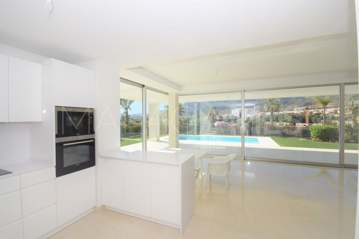 Buy villa de 5 bedrooms in Marbella Ciudad