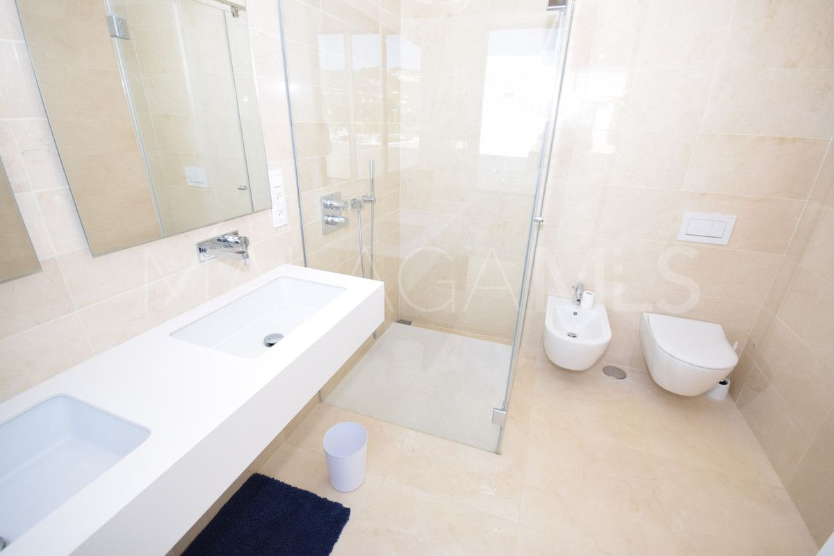 Buy villa de 5 bedrooms in Marbella Ciudad