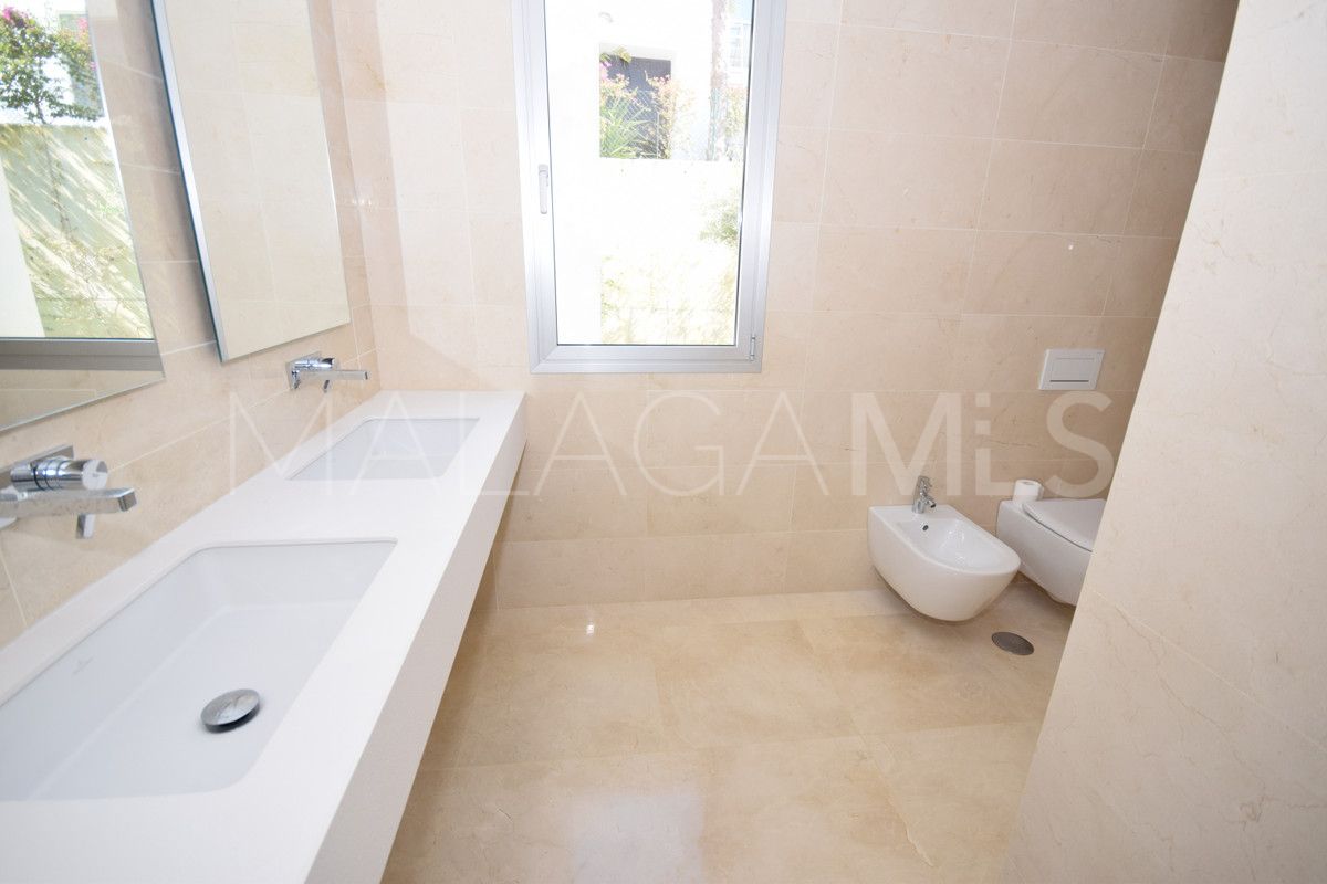 Buy villa de 5 bedrooms in Marbella Ciudad