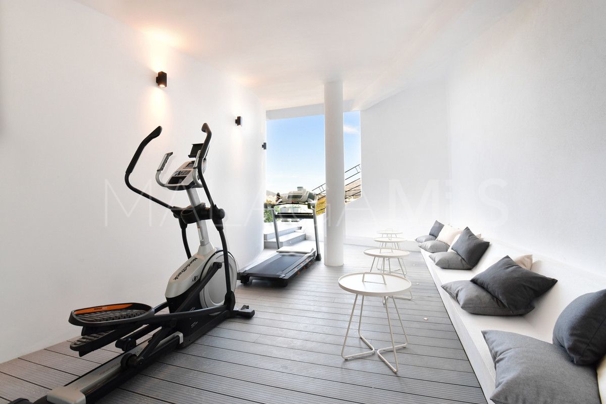 Villa for sale in Nueva Andalucia
