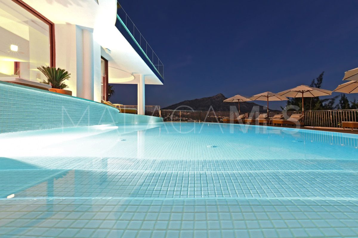 Villa for sale in Nueva Andalucia