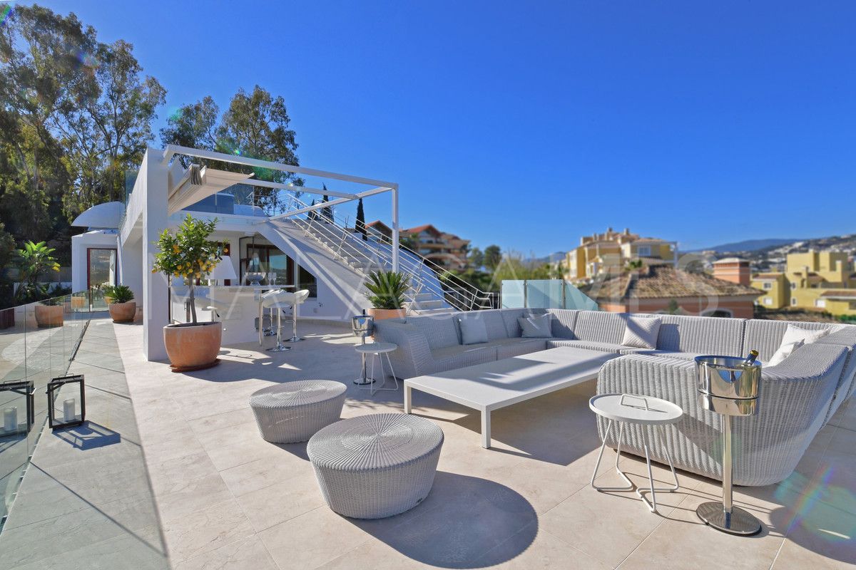 Villa for sale in Nueva Andalucia