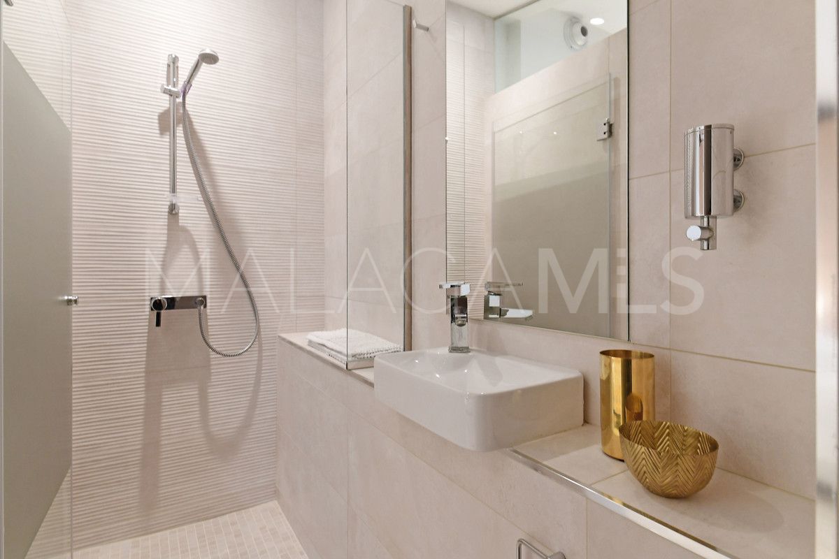 Villa for sale in Nueva Andalucia