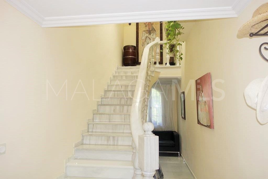 Villa for sale in Nueva Andalucia