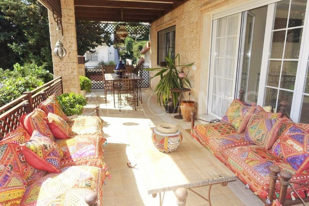 Villa for sale in Nueva Andalucia