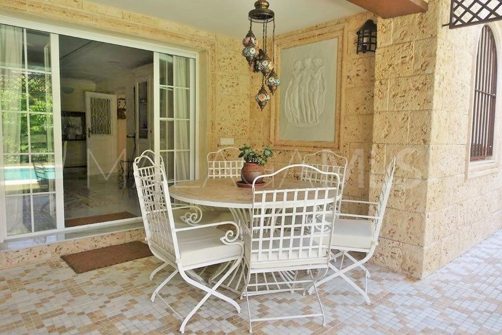 Villa for sale in Nueva Andalucia