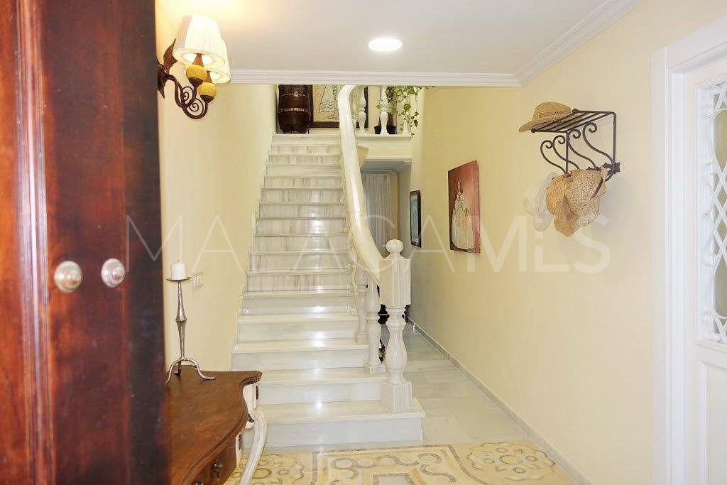 Villa for sale in Nueva Andalucia