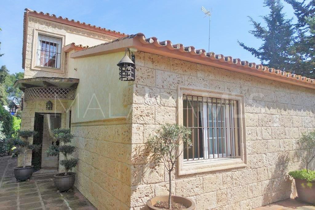 Villa for sale in Nueva Andalucia