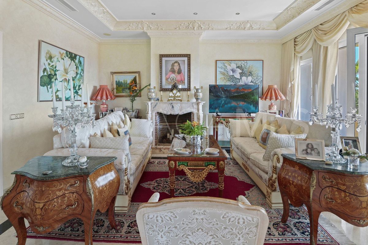 Villa for sale in El Paraiso