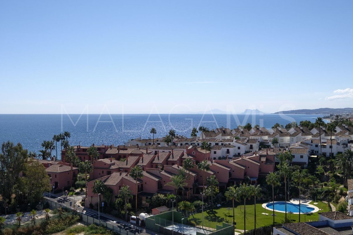 Penthouse for sale in Bahía de Estepona with 3 bedrooms