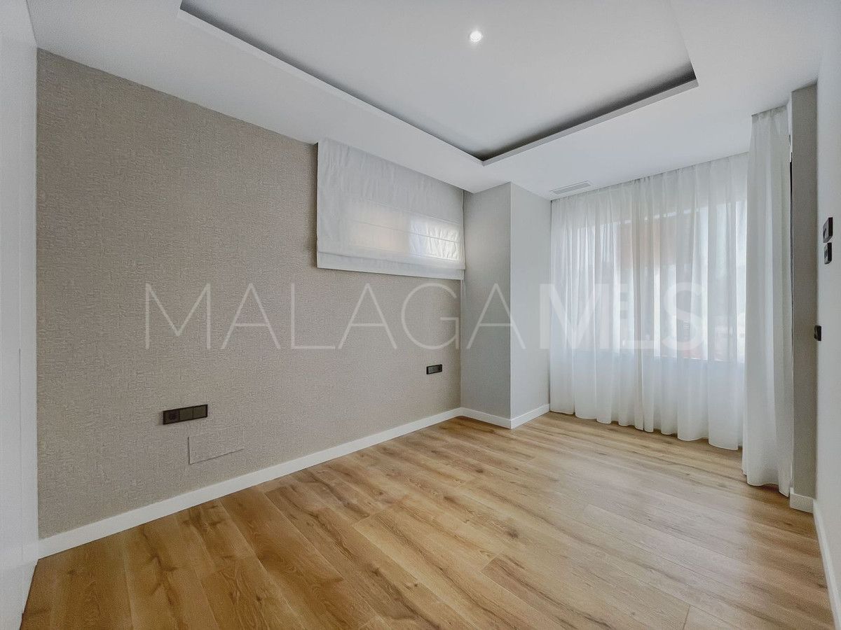 Buy villa with 6 bedrooms in Nueva Andalucia