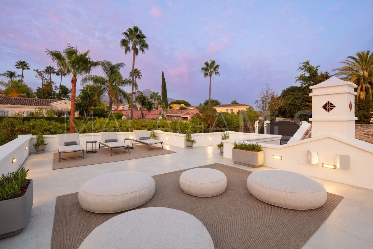 Villa for sale in Nueva Andalucia