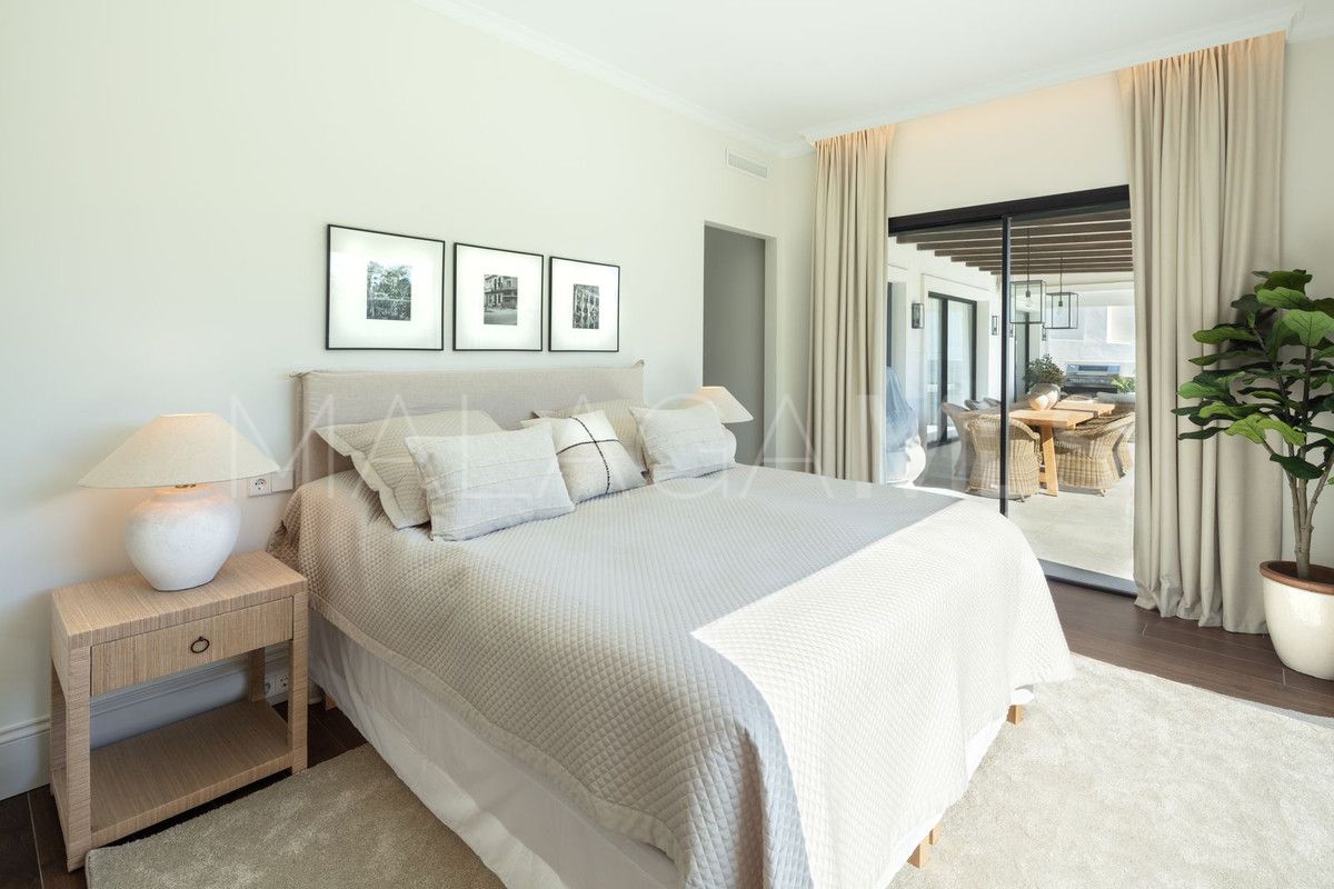 Villa for sale in Nueva Andalucia