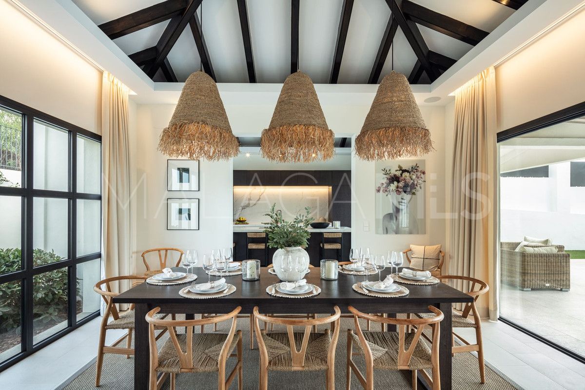 Villa for sale in Nueva Andalucia