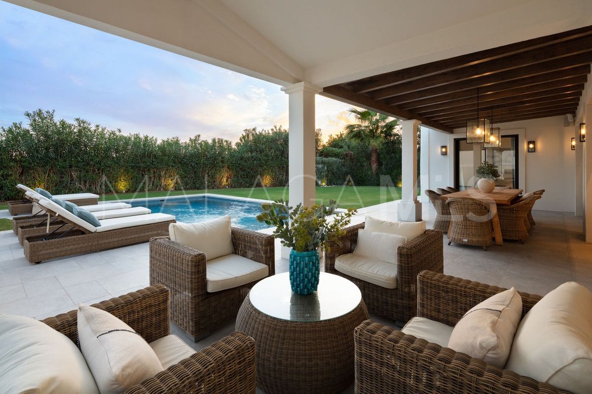 Villa for sale in Nueva Andalucia