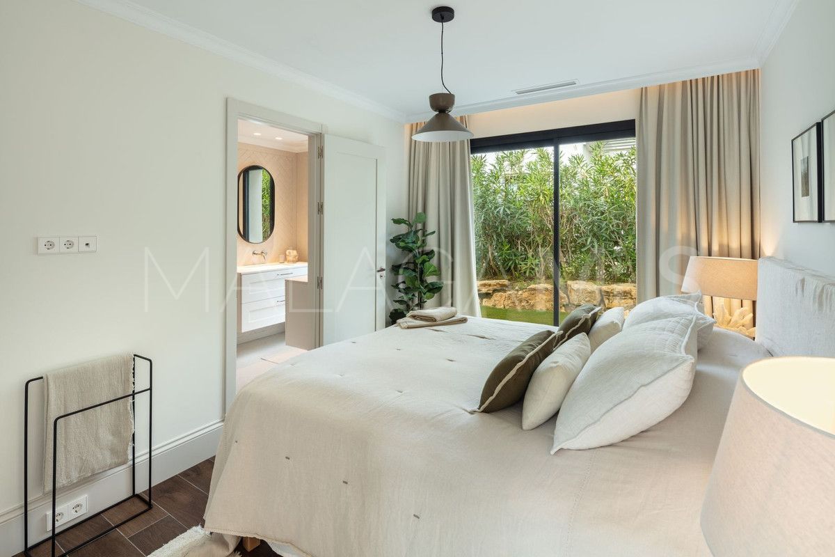 Villa for sale in Nueva Andalucia