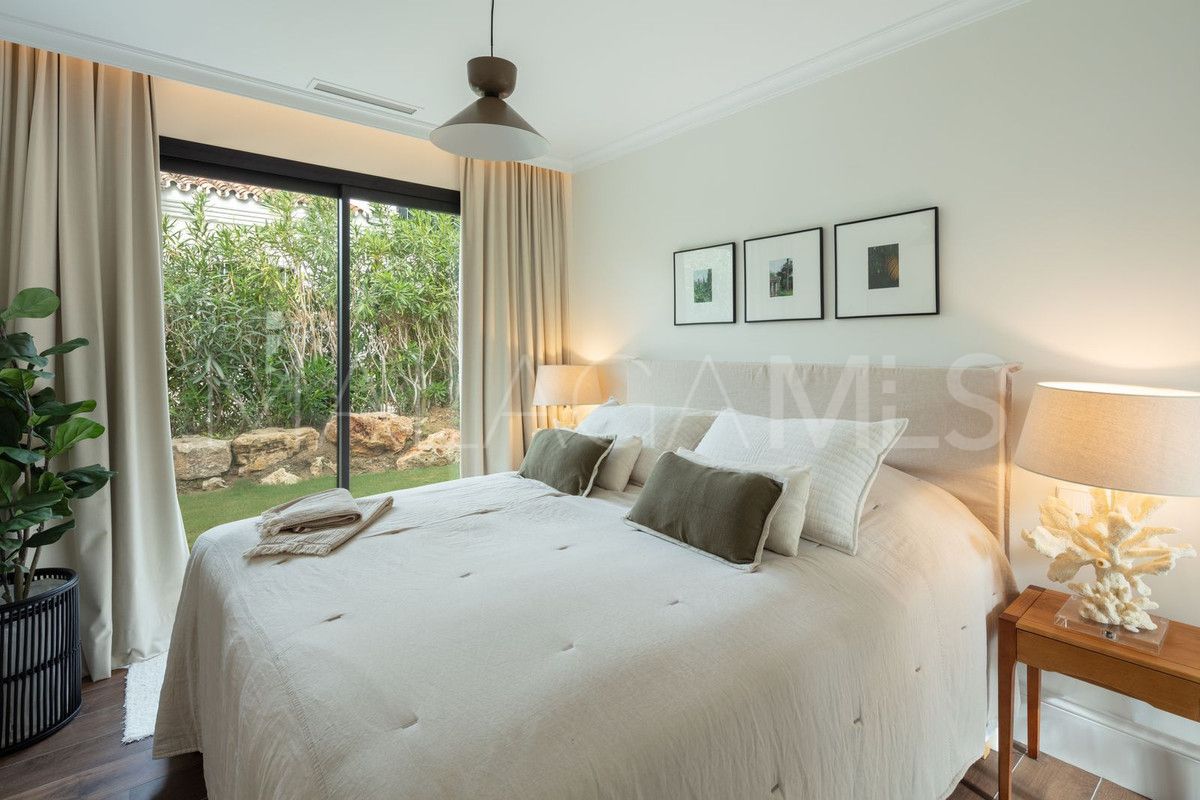 Villa for sale in Nueva Andalucia