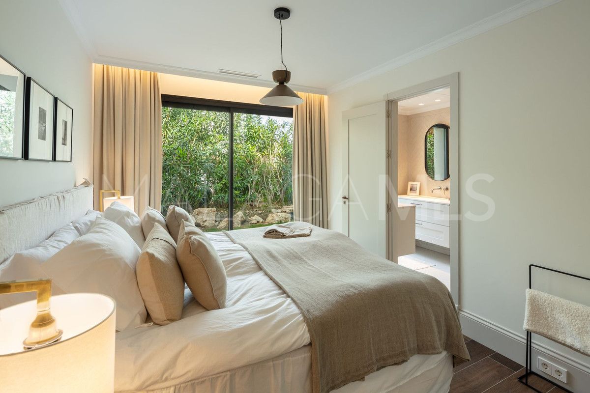 Villa for sale in Nueva Andalucia