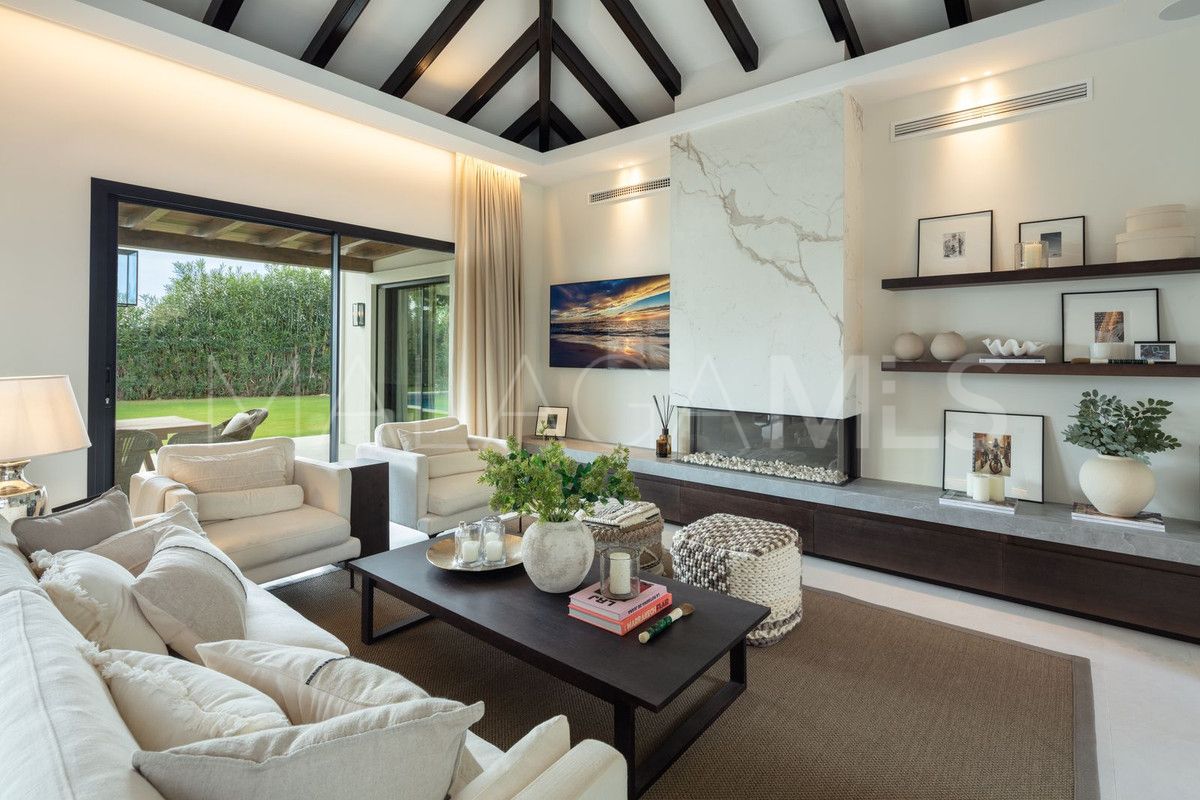 Villa for sale in Nueva Andalucia
