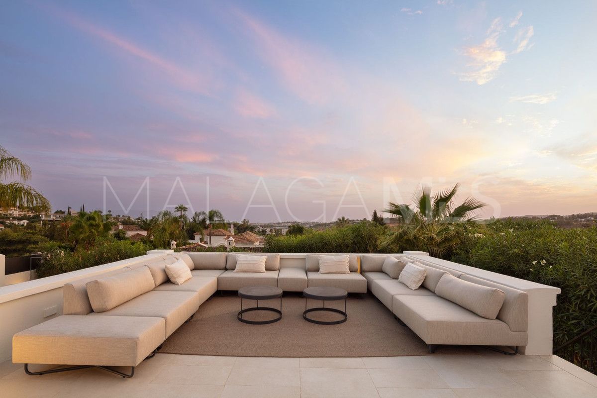 Villa for sale in Nueva Andalucia