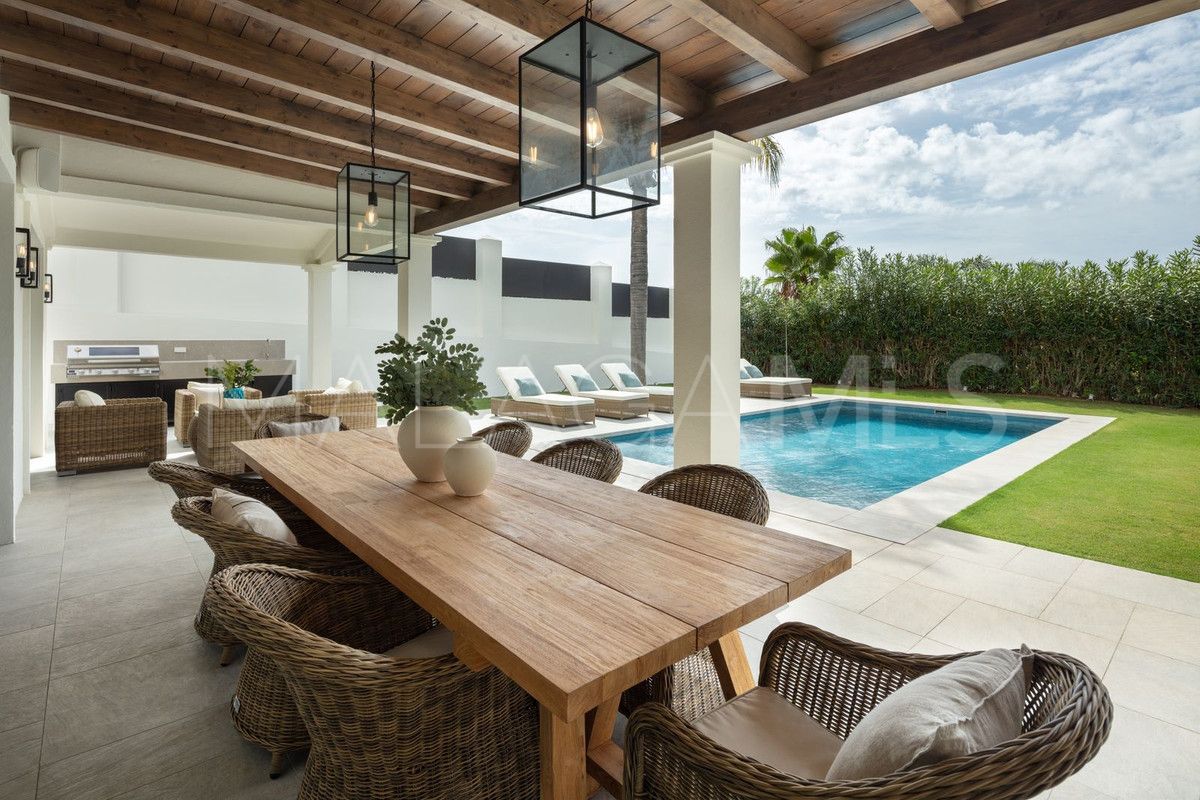 Villa for sale in Nueva Andalucia