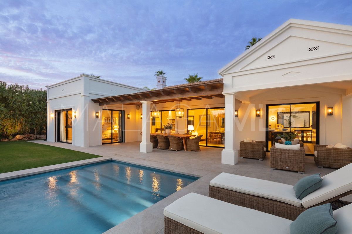 Villa for sale in Nueva Andalucia