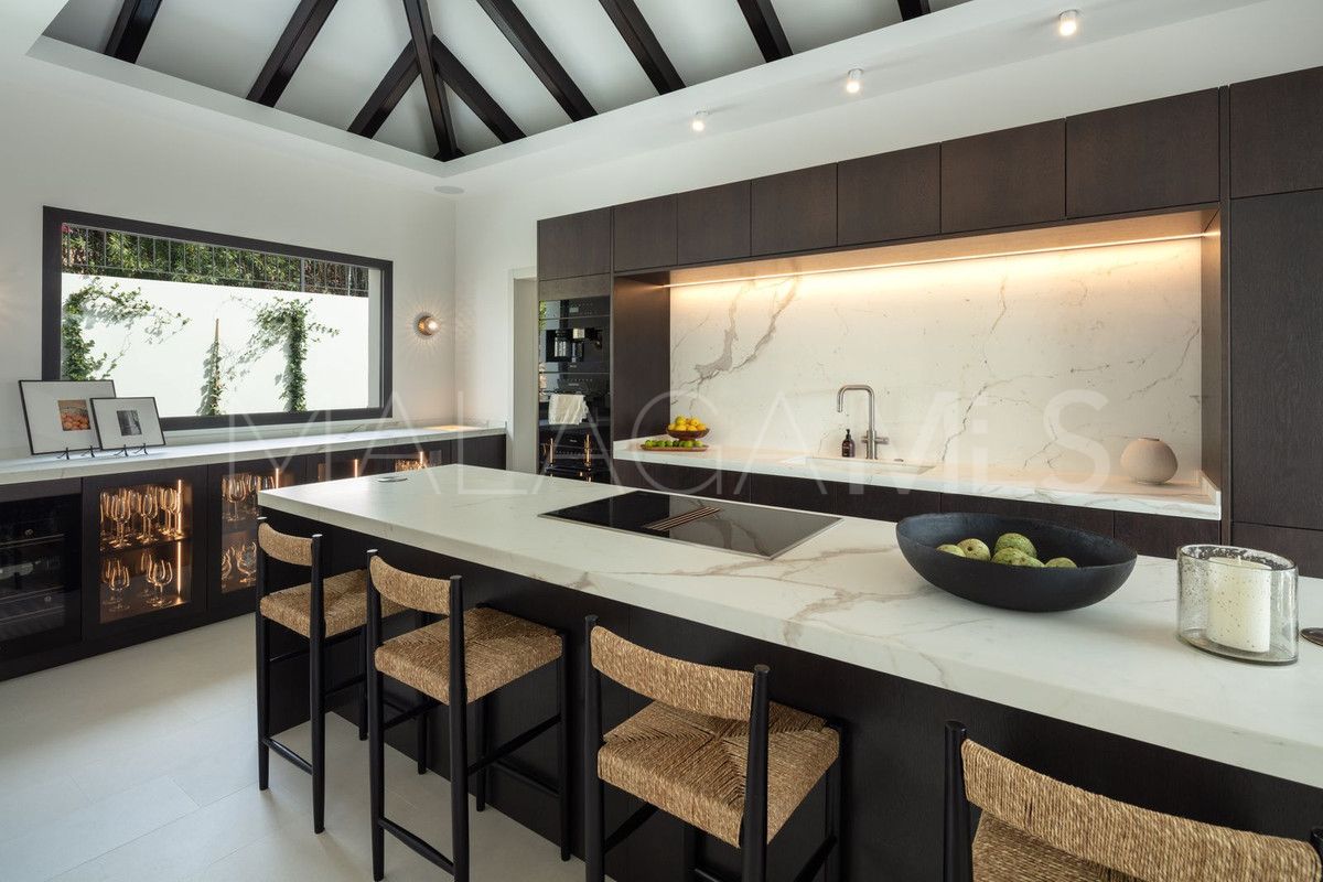 Villa for sale in Nueva Andalucia