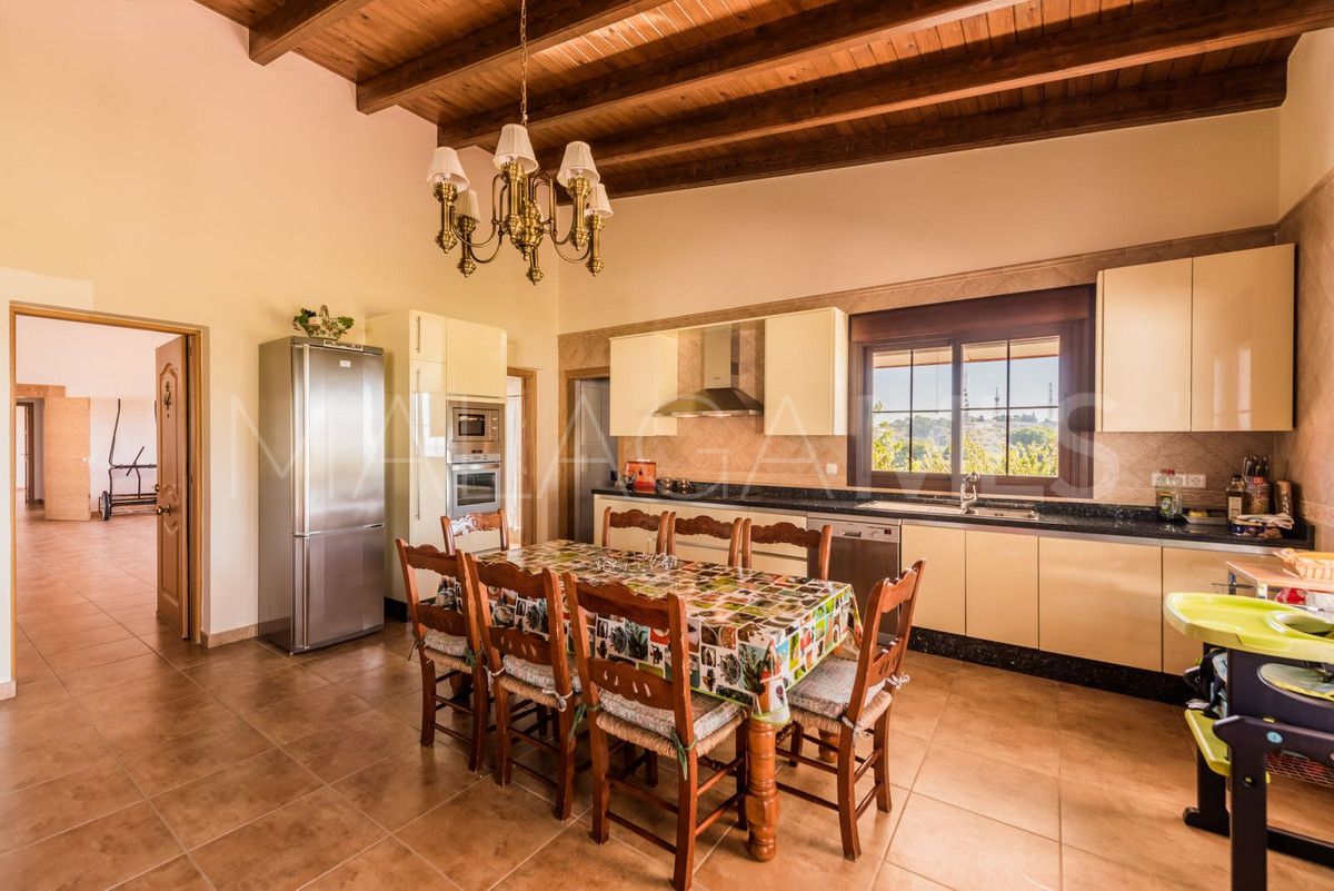 3 bedrooms Estepona villa for sale