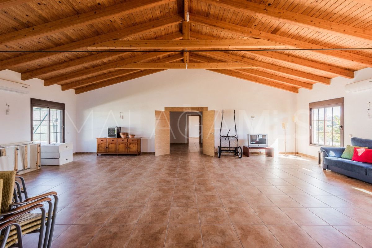 3 bedrooms Estepona villa for sale
