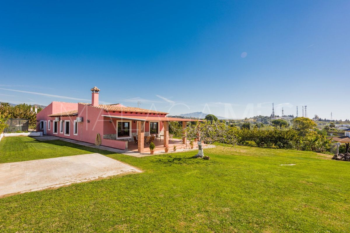 3 bedrooms Estepona villa for sale