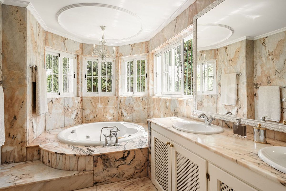Villa for sale in Nagüeles