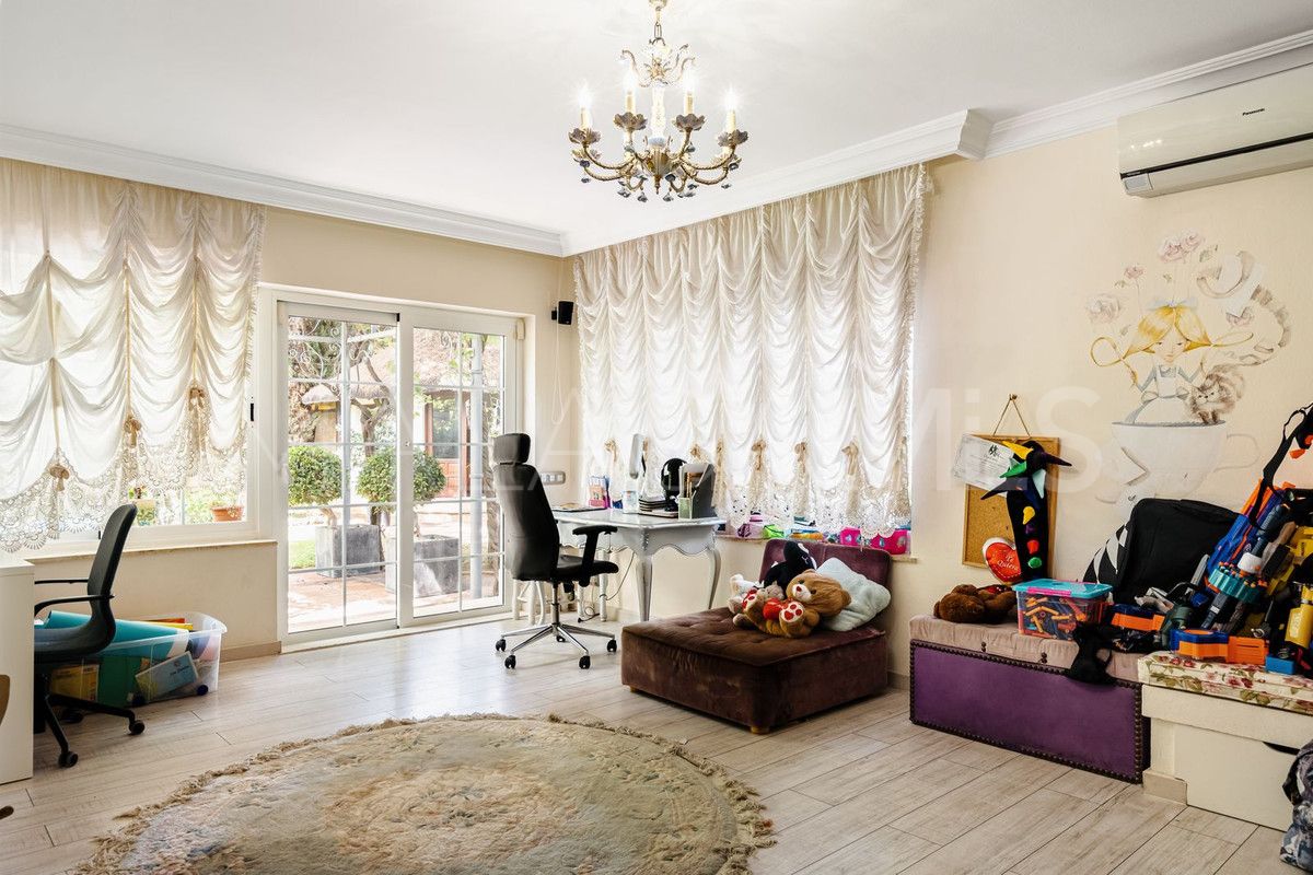 Villa for sale in Nagüeles