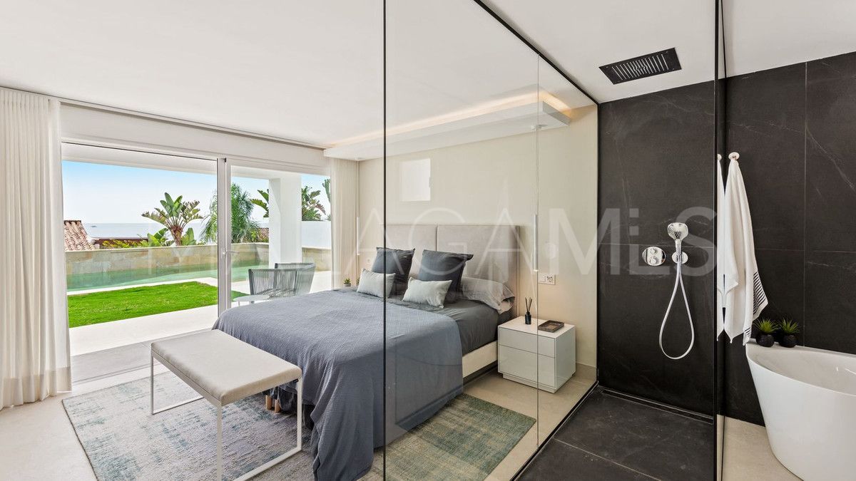 Buy villa in Estepona