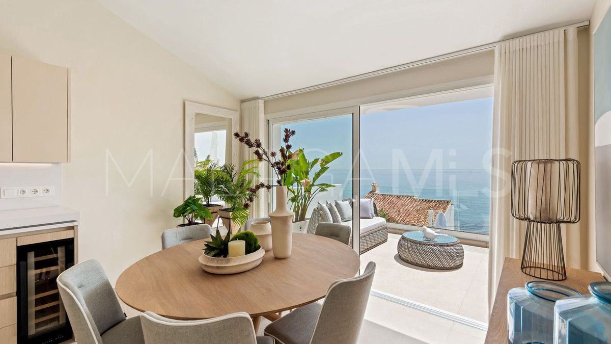 Buy villa in Estepona