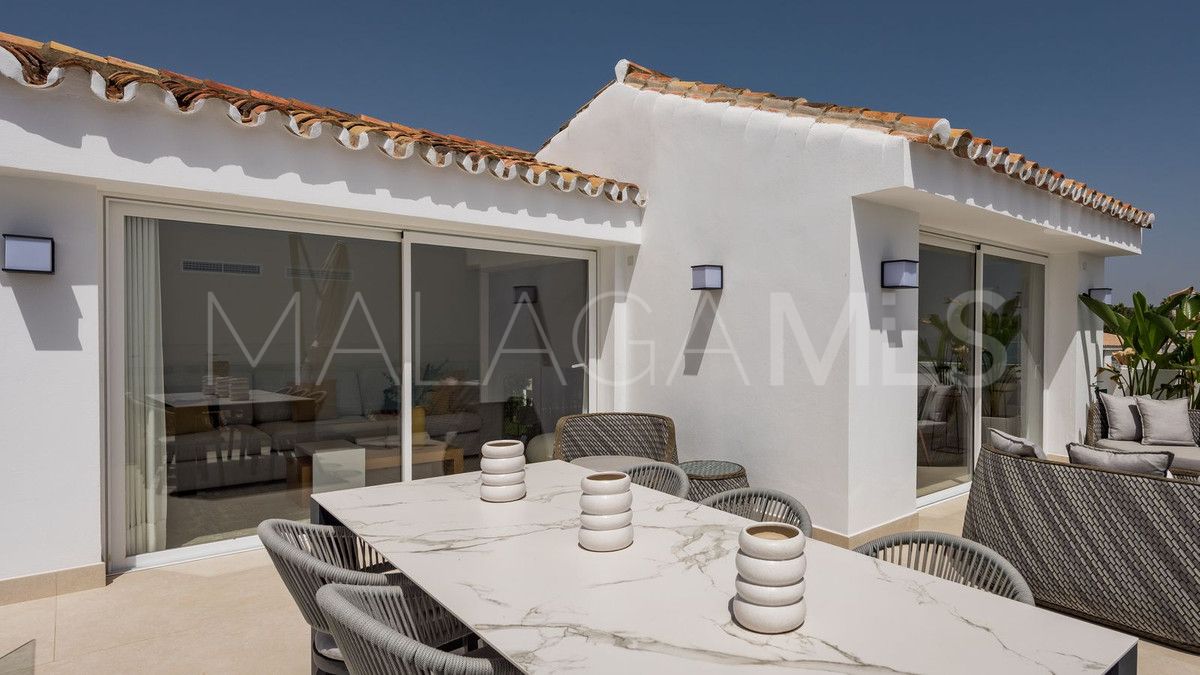 Buy villa in Estepona