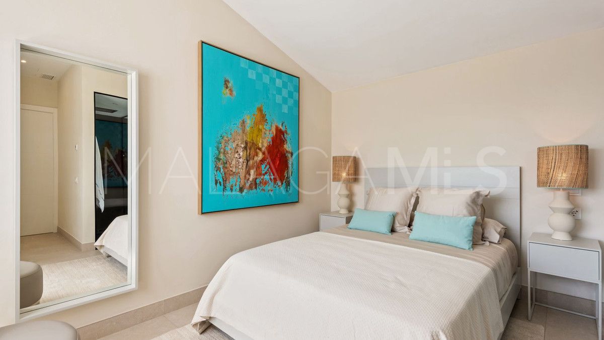 Buy villa in Estepona