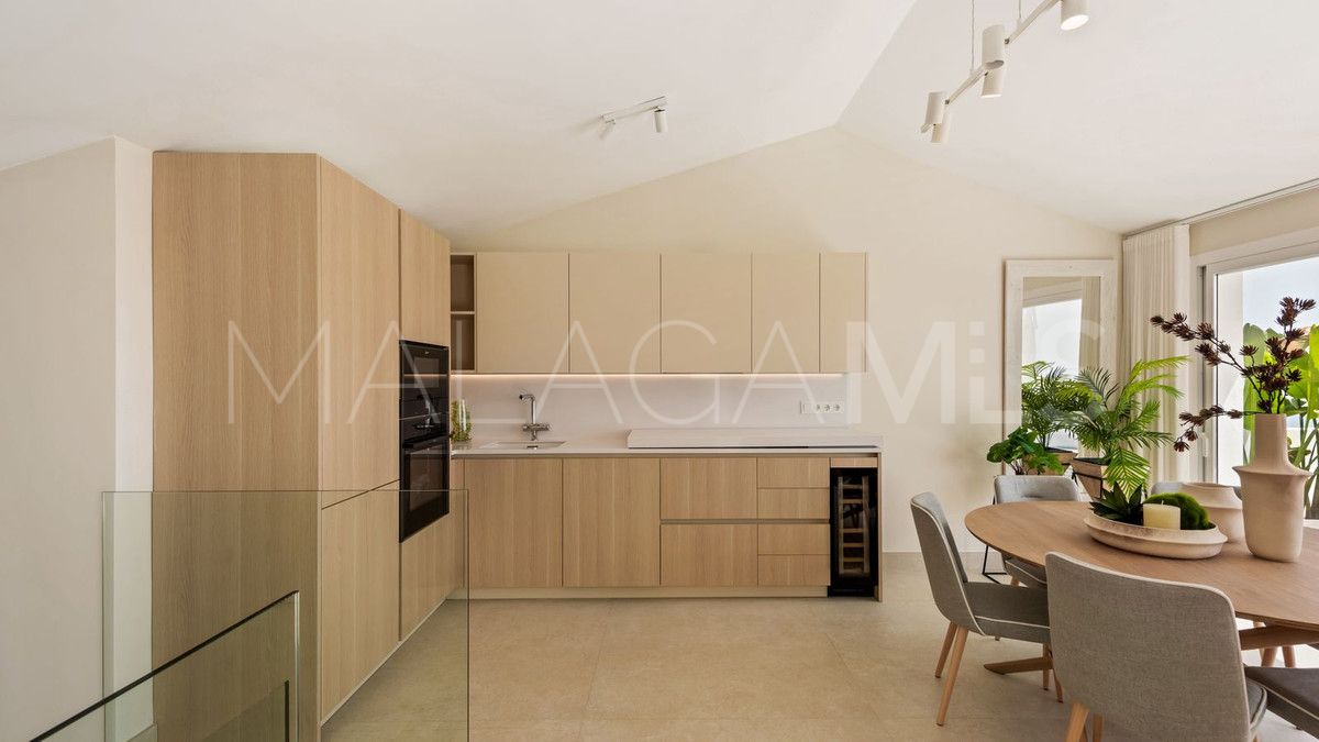 Buy villa in Estepona