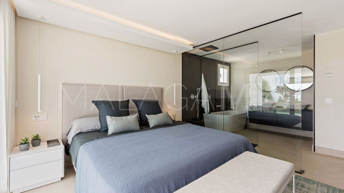 Buy villa in Estepona