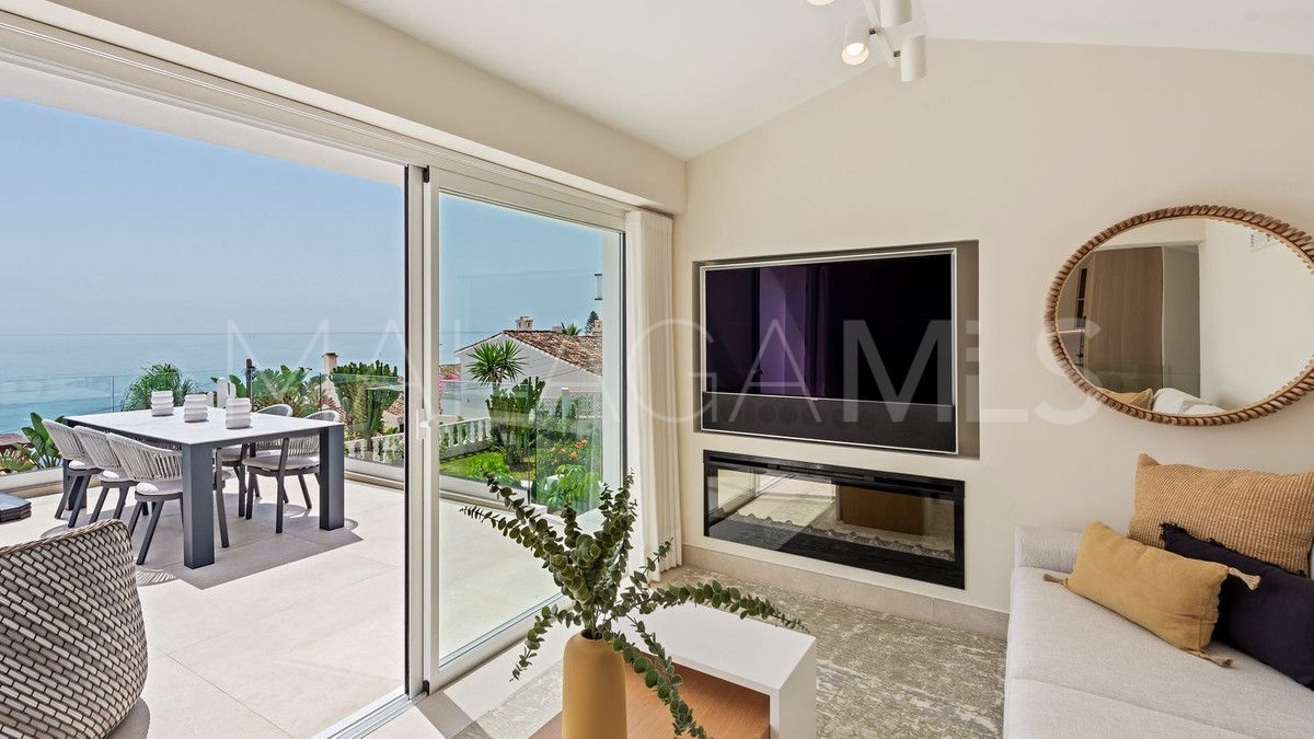 Buy villa in Estepona