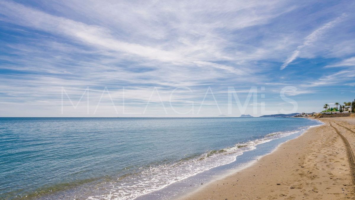 Buy villa in Estepona