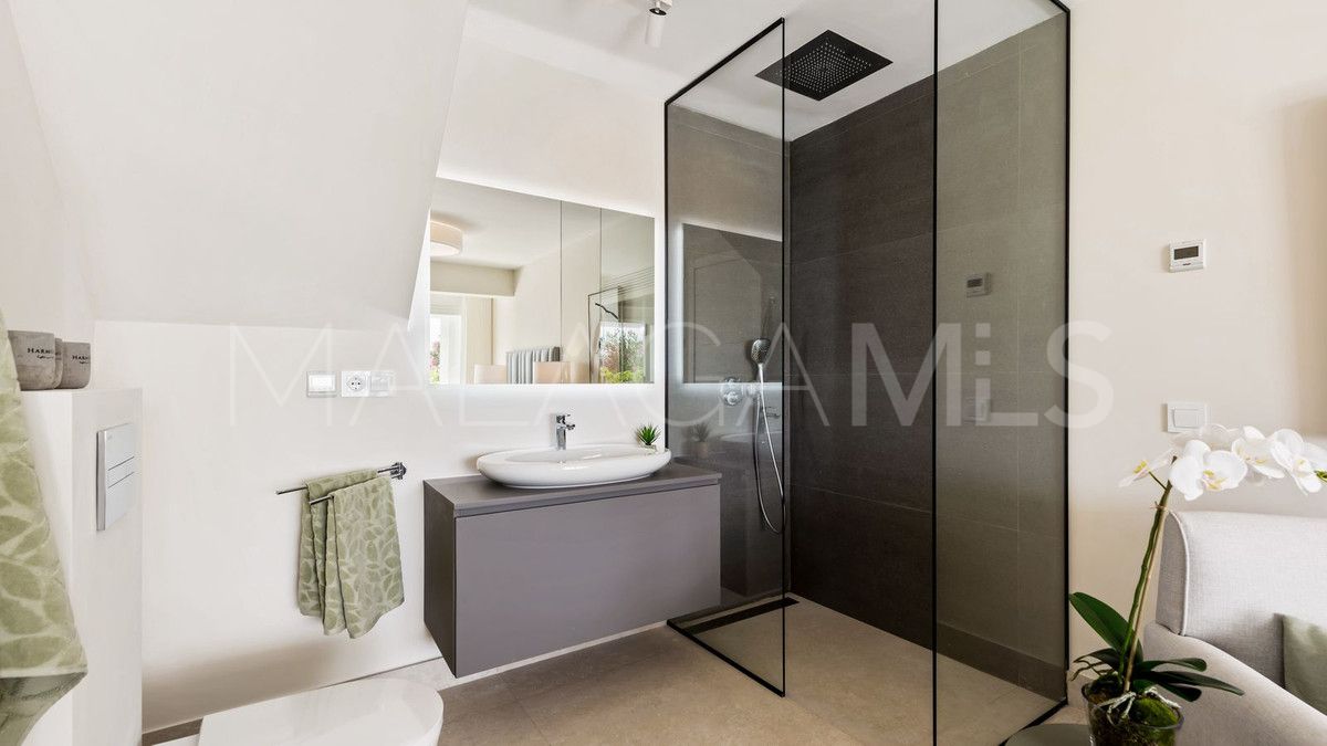 Buy villa in Estepona