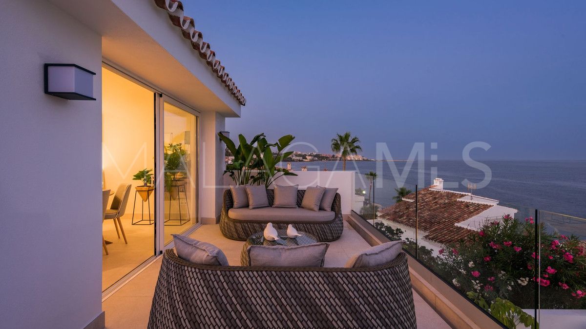 Buy villa in Estepona