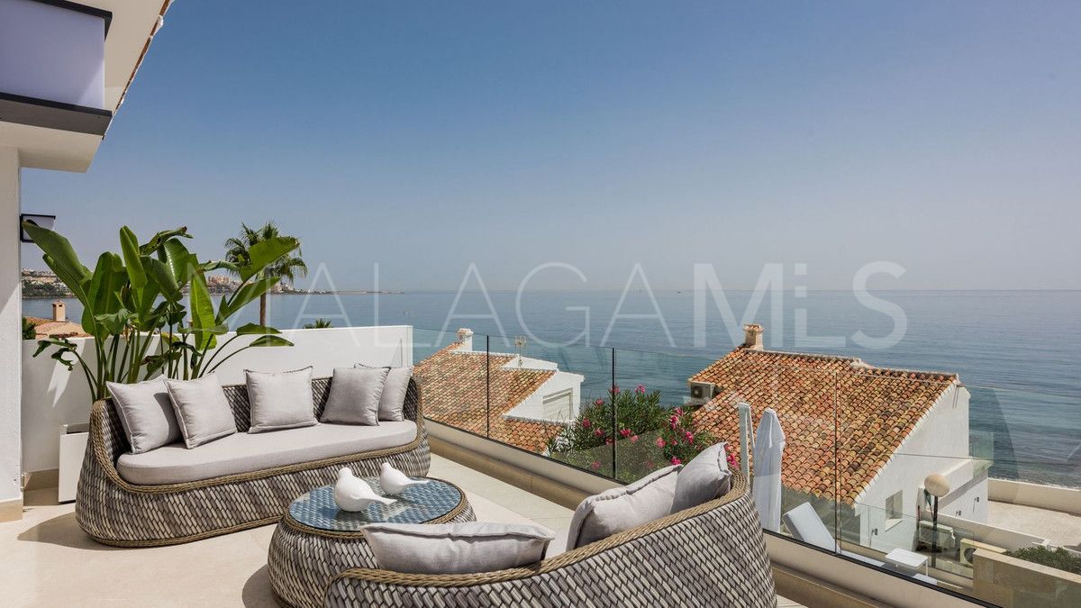 Buy villa in Estepona