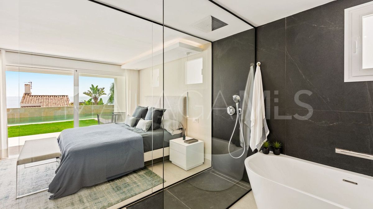 Buy villa in Estepona