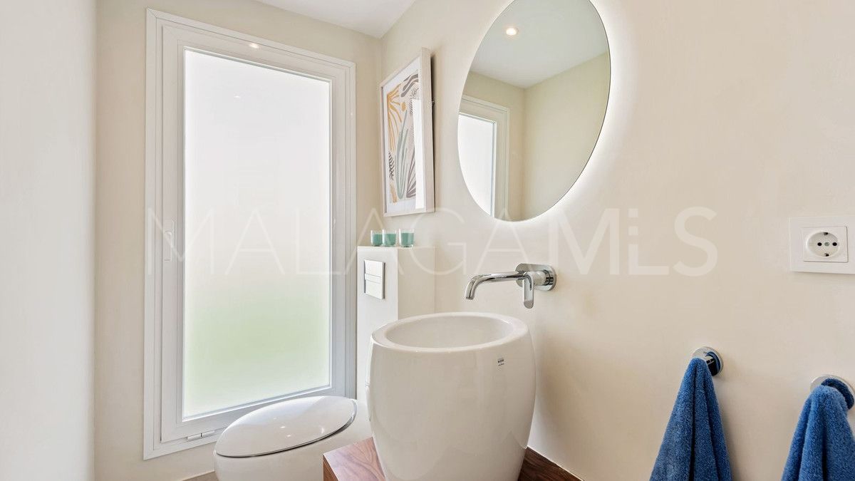 Buy villa in Estepona