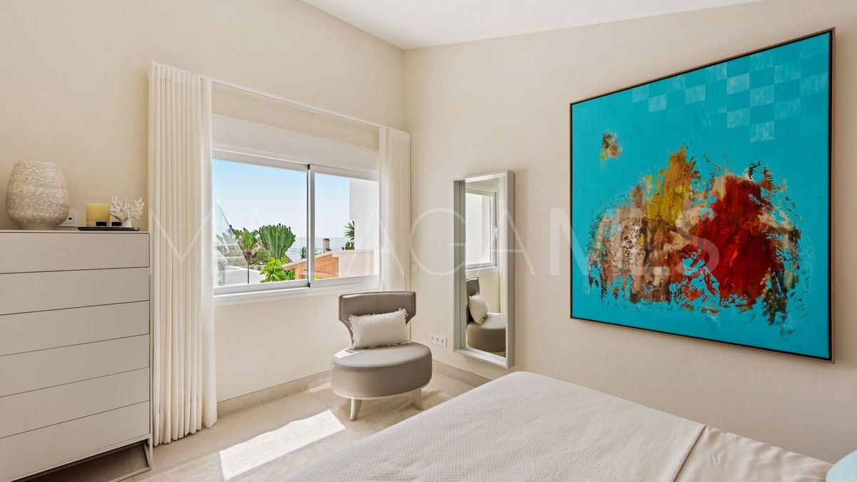 Buy villa in Estepona
