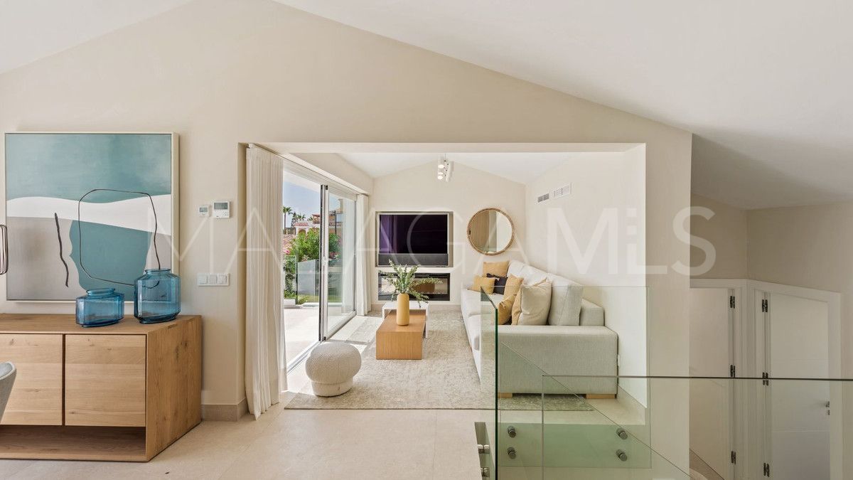 Buy villa in Estepona